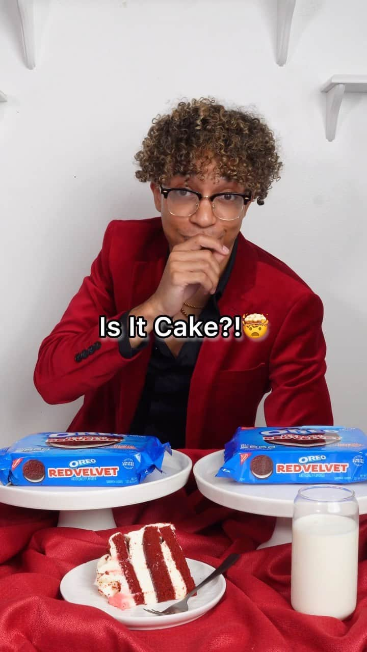 OREOのインスタグラム：「Is it real⁉️ Yes 🎂 …and OREO Red Velvet is about to hit the shelves again, for realz! #OREO #OREOredvelvet #ad」