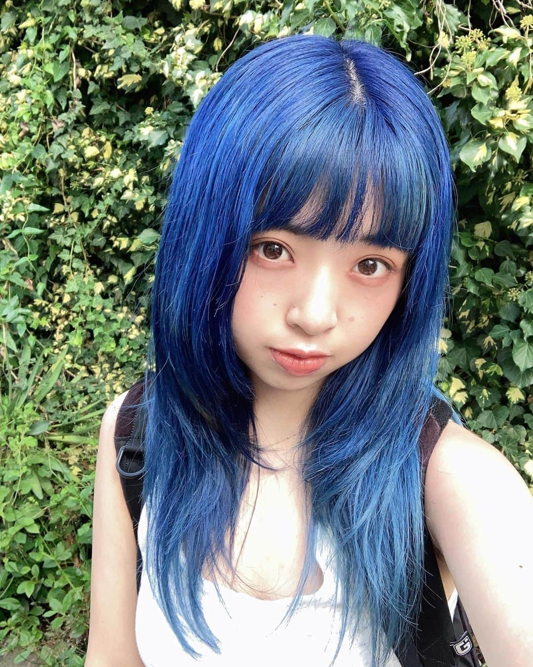 甘楽さんのインスタグラム写真 - (甘楽Instagram)「青に戻すか？悩🤔  #bluehair」9月7日 23時01分 - n__feni