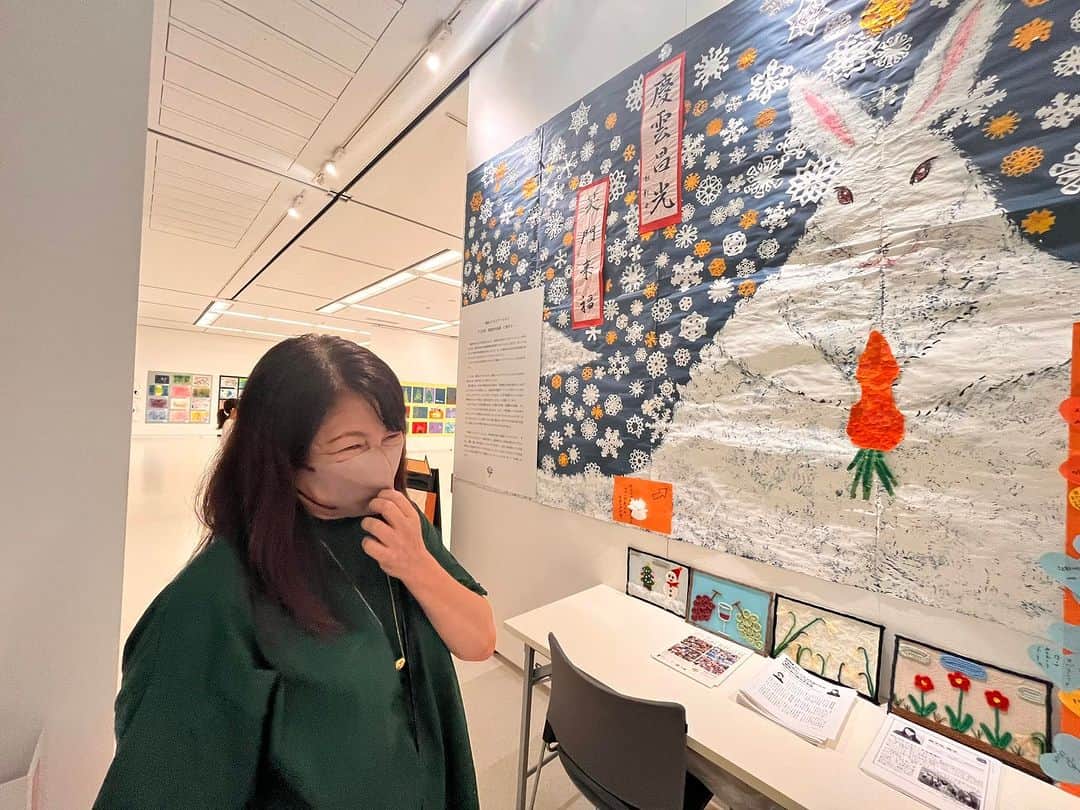 橋本昌彦のインスタグラム：「今日は福岡市美術館で開催されている 「デイサービスららら」の施設の皆さんで 作られたART展へ  利用者さんがリハビリをかねて 制作された素晴らしい取り組み  作品も大作でどれも素晴らしい 制作された高齢者の皆様の嬉しそうなお顔が印象的でした。  💫11月3日秋の高野山　佐渡裕氏が最も愛情を注ぐスーパーキッズオーケストラ＆LIFE®︎いのち特設サイトはこちら → https://www.life-planetarium.com/koyasan11」