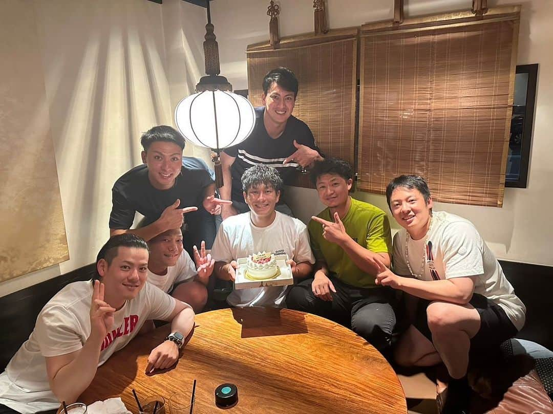 小郷裕哉のインスタグラム：「. 豪郎さん誕生日おめでとうございます🎊  良い一年にして下さい！  #東北楽天ゴールデンイーグルス  #岡島豪郎 #酒井知史  #田中和基 #松井裕樹 #伊藤裕季也  #村林一輝 #小郷裕哉 #誕生日」