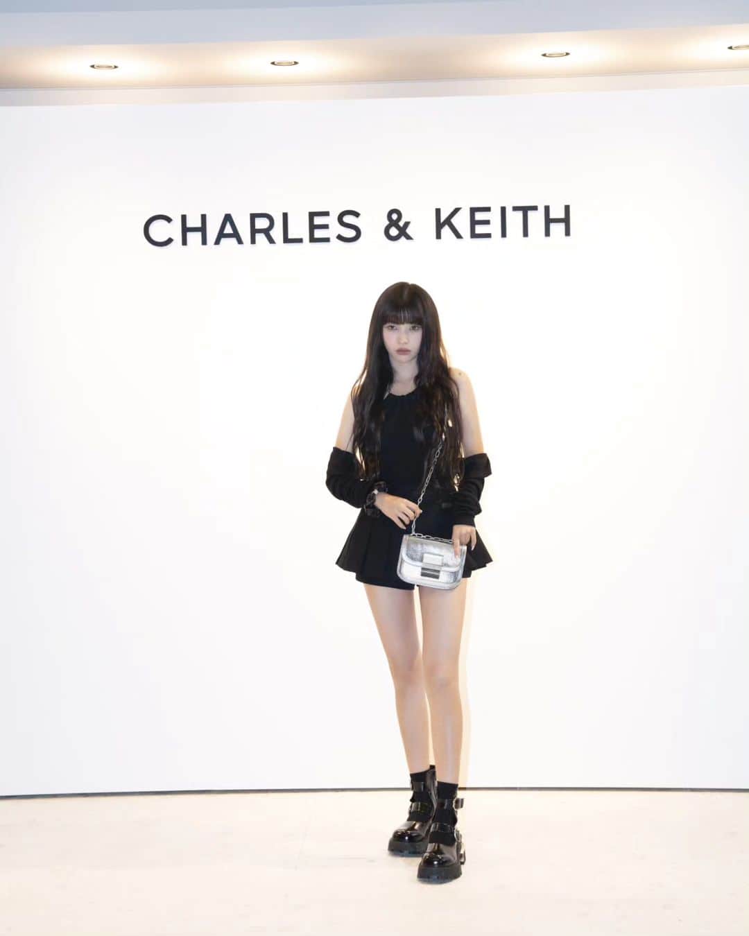 のインスタグラム：「#광고  #CharlesKeithFW23 #CharlesKeith_KR #찰스앤키스」
