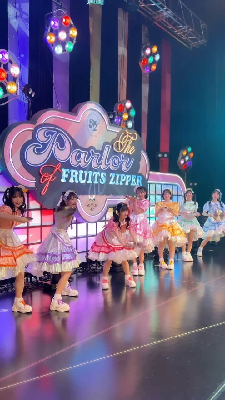 FRUITS ZIPPERのインスタグラム：「この店員さんたちNEW KAWAII すぎる💖✨ #ぱーらーおぶふるっぱー #ふるっぱー  #FRUITSZIPPER #わたしの一番かわいいところ  #fyp」