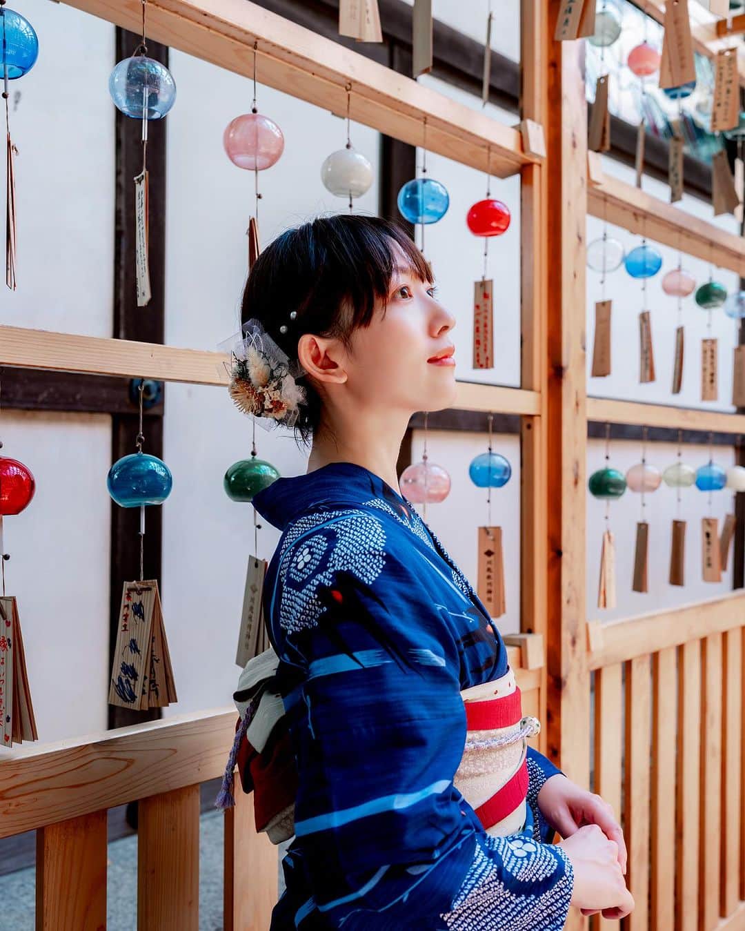 shabonのインスタグラム：「* . . . . . 浴衣を一緒に選ぶ時間も 楽しい🥰 . 台風被害ありませんように🥺🌀 . model : @batako_portfolio . . FUJIFILM GFX50S II /  GF45mm F2.8 R WR . . . . . . *」