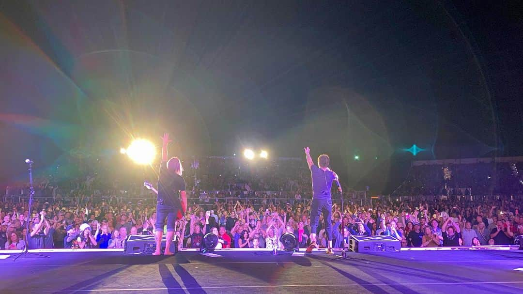 グー・グー・ドールズのインスタグラム：「The last of an amazing run of shows with the mighty @ofarevolution at FivePoint Amphitheater in Irvine, CA !!!!」