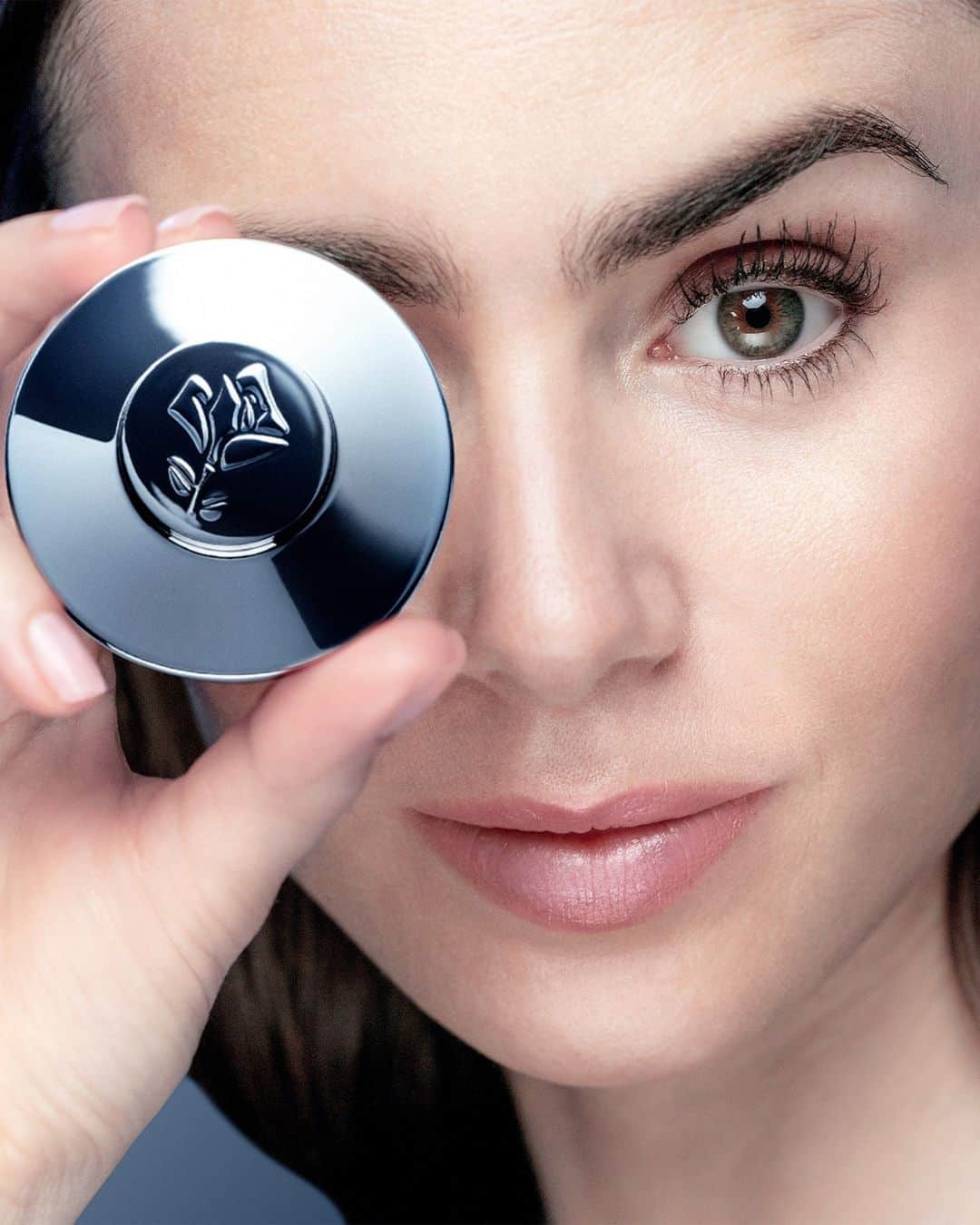 Lancôme Officialさんのインスタグラム写真 - (Lancôme OfficialInstagram)「Discover the power of Advanced Génifique Eye Cream: a patented formula enriched with millions of pre- & probiotic fractions for visible results. Its unique formula blends Hyaluronic Acid, known to tackle volume loss, and Vitamin CG to help brighten the skin tone. Discover your own eye contour needs by using the E-Skin Expert service on lancome.com. #Lancome #Genifique #Skincare #LilyCollins」9月7日 23時51分 - lancomeofficial