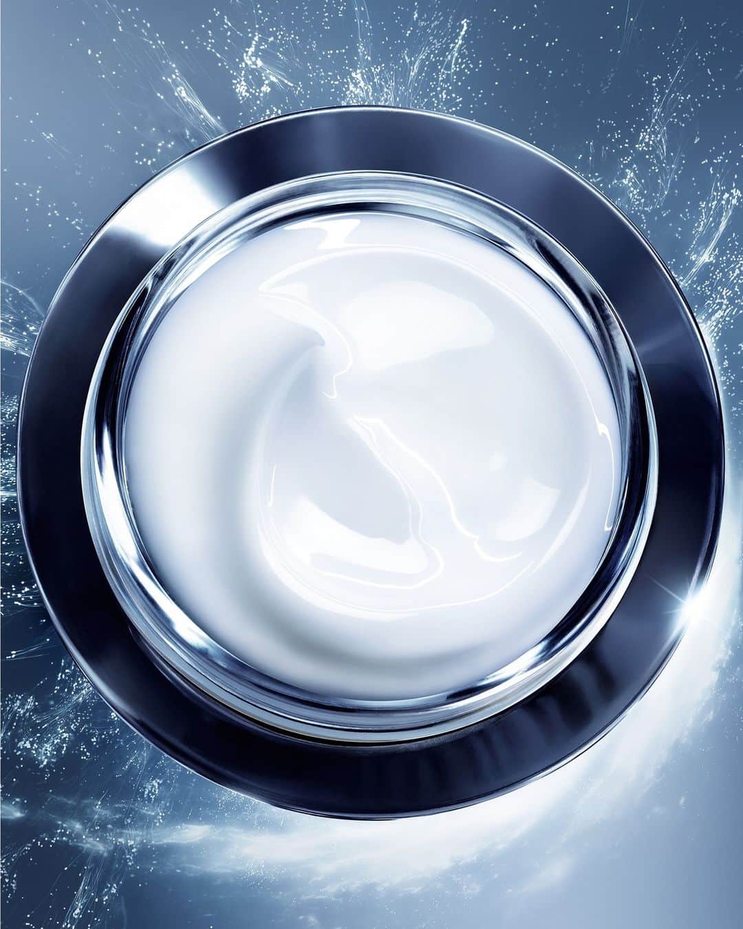 Lancôme Officialさんのインスタグラム写真 - (Lancôme OfficialInstagram)「Discover the power of Advanced Génifique Eye Cream: a patented formula enriched with millions of pre- & probiotic fractions for visible results. Its unique formula blends Hyaluronic Acid, known to tackle volume loss, and Vitamin CG to help brighten the skin tone. Discover your own eye contour needs by using the E-Skin Expert service on lancome.com. #Lancome #Genifique #Skincare #LilyCollins」9月7日 23時51分 - lancomeofficial