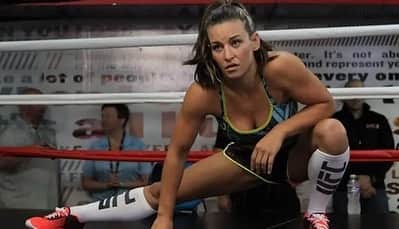 ミーシャ・テイトのインスタグラム：「Who wants to fight me in November? 🚨 👀👂👂👂   Double tap if you are ready to see my next fight already ❤️ and lemme know who you think I should fight next ‼️  #fightme #ready #lfg #ufc #mma #wmma #callout #fight」
