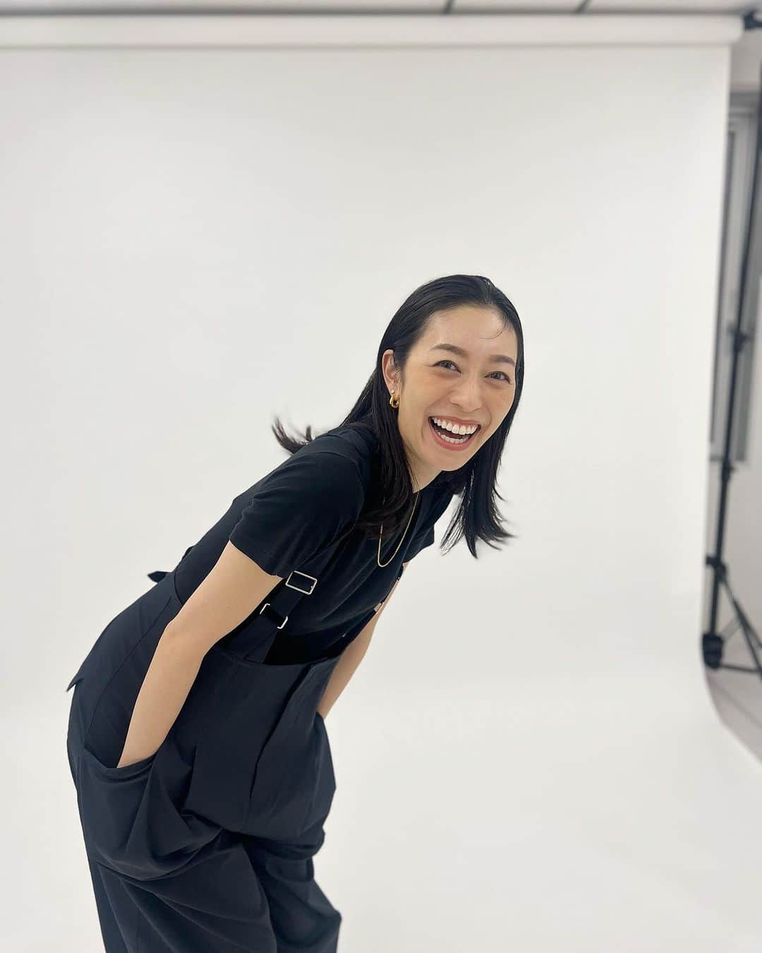 熊澤枝里子さんのインスタグラム写真 - (熊澤枝里子Instagram)「・ とあるshooting day🤍 の帰り際。  綺麗めコンサバも、カジュアルも、スポーティーも、ドレッシーも、 いろんな服やプロの手によって変身して、 みんなで世界観をつくり表現するのはとても楽しい🎥📸  自分を決めつけたくはない。 可能を制限せず、 いろんなテイストを着こなしたいし、 挑戦したい、 そして表現をしつづけたい。  #shooting #fashion  #model #表現」9月7日 23時54分 - kumazawa_eriko