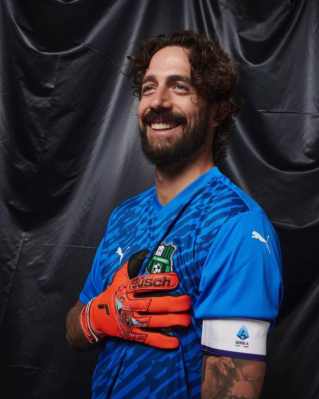 USサッスオーロ・カルチョのインスタグラム：「🧤𝙂𝙊𝘼𝙇𝙆𝙀𝙀𝙋𝙀𝙍𝙎 👊  #ForzaSasol 🖤💚」