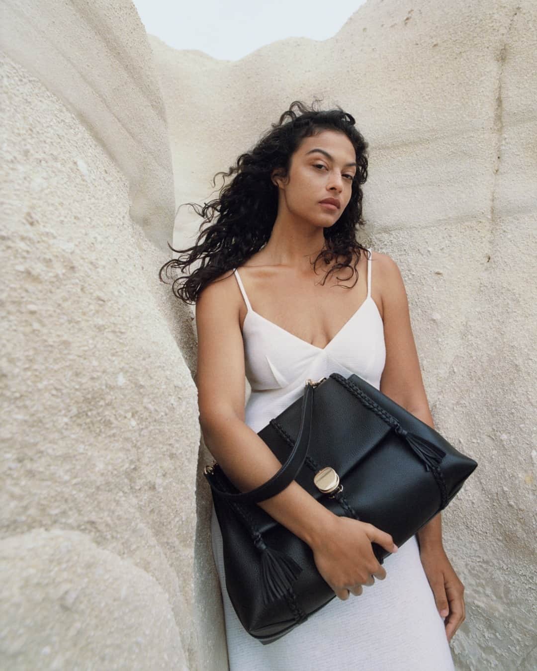 Chloéさんのインスタグラム写真 - (ChloéInstagram)「@devynfaithgarcia pairs the ‘Eden white’ slip dress in gauzy recycled cashmere wool with the Penelope bag in black grained leather for the Chloé Autumn-Winter 2023 campaign.  Creative director: @gabrielahearst  Art director: #PeterMiles Photographer: @zoeghertner  Stylist: #CamillaNickerson  #ChloeAW23​」9月8日 0時00分 - chloe