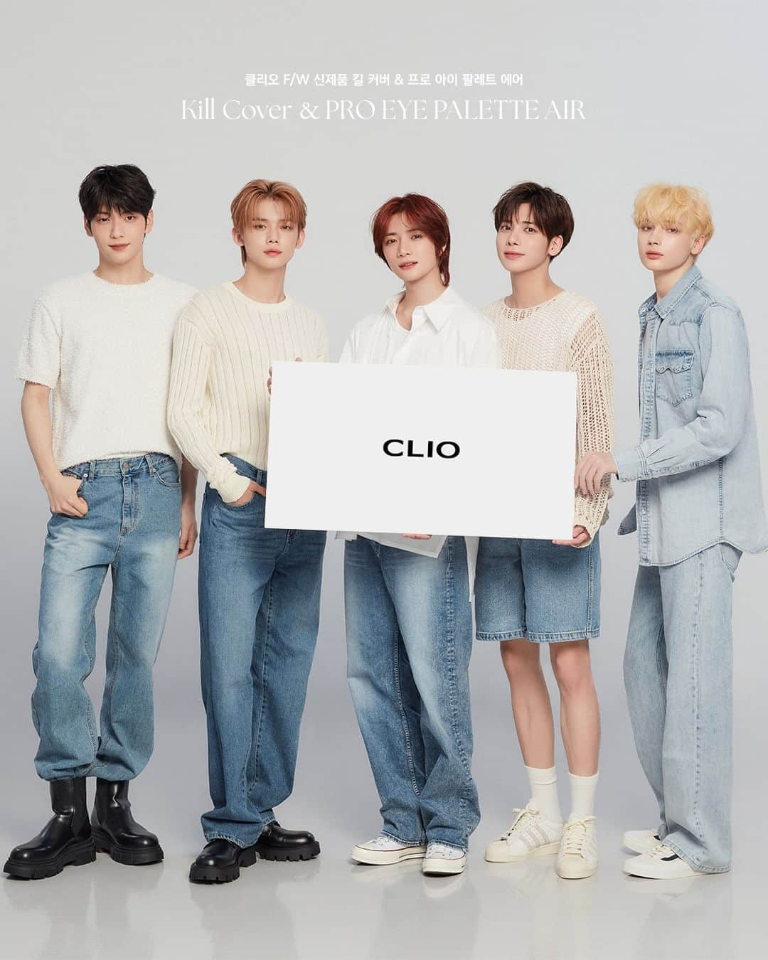 클리오 CLIO officialさんのインスタグラム写真 - (클리오 CLIO officialInstagram)「클리오와 함께한 화보 추가 공개*̣(๑˙³˙)*｡⋆˚.  투모로우바이투게더(TOMORROW X TOGETHER) 멤버들과 함께한 클리오 BEST & NEW 화보 촬영 추가 공개합니다 💖  우리 클료 제품이 더더더 멋있어 졌다₊·*◟(˶╹̆ꇴ╹̆˵)◜‧*･  힙하고 ଘ(੭ˊ꒳ˋ)੭✧  ₊·*◟(⌯ˇ ɞ ˇ⌯)◜‧* 가볍고  ε٩( ºωº )۶з 활용도 높은 제품 라인업!  올리브영 NO.1 킬 커버 더뉴 쿠션부터,  23 F/W 신제품 프로 아이 팔레트 에어 까지,  올리브영 온.오프라인에서 만나보세요!🫧🙌  2023.09.08 - 2023.9.10 단 3일단! 클리오 F/W 신제품을 올리브영에서 파워팩 행사가로💖  ① 킬 커버 하이 글로우 쿠션 기획세트 본품 + 리필 + 프리즘 하이라이터 쉬머 본품 + 퍼프 2매 추가 정상가 36,000원 ➡️ 행사가 31% 24,800원  ② 프로 아이 팔레트 에어 기획세트 본품 + 프로 싱글 섀도우 본품 증정 정상가 3,4000원 ➡️ 행사가 34% 22,300원  ③ [리미티드 에디션] 킬 커버 더뉴 파운웨어 쿠션 본품 + 리필 + 패딩 케이스 1ea 증정 정상가 36,000원 ➡️31% 24,800원  단 3일 간 진행하는 #올리브영 특가🙌 놓치지 마세요! *기획세트의 경우 재고 소진시 조기 종료될 수 있습니다.  〰️ 모델 사용 제품  BASE 킬 커버 베이스 #02 란제리 ➡️ 수빈.연준.휴닝카이 킬 커버 베이스 #03 리넨 ➡️ 범규.태현  EYE 프로 아이 팔레트 에어 #01 ➡️ 연준.태현 프로 아이 팔레트 에어 #02 ➡️ 수빈.범규 프로 아이 팔레트 에어 #03 ➡️ 휴닝카이  - New KILL COVER high glow cushion Let me introduce you to the NEW cushion  that shows a clear bouncy glow cover! 3 shades  02 lingerie / 03 linen / 04 ginger  📌2023.08.30 ➡️ Qoo10 JP & RAKUTEN OPEN  📌2023.09 coming soon! ➡️ GLOBAL CLUB CLIO OPEN  The special set that gives prism highlighter & puff & refill is a product operated by kr OliveYoung.  #클리오#CLIO#クリオ #킬커버하이글로우쿠션 #killcover #killcoverhighglow #킬커버 #투모로우바이투게더#TOMORROW_X_TOGETHER#TXT#수빈#연준#범규#태현 #휴닝카이  #kbeauty #キルカバーハイグロウクッション」9月8日 0時00分 - clio_official