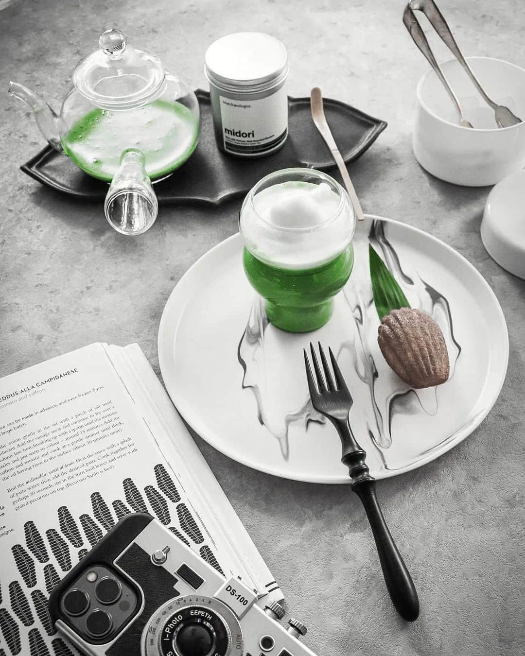 Matchæologist®のインスタグラム：「🍵 #Matcha and Me — a love story that never ends! 💚 Hands up if you love your #MatchaTime! Special thanks to @noir4696style | @matchaeologist_jp for sharing with us this beautiful #MatchaRitual featuring our 🍃Midori™ Matcha and 🍋 Lemon Madeleine! . 🍃 Our Midori™ Culinary Matcha showcases a vibrant green colour, mellow umami, and imparts a harmonious suite of well-rounded matcha flavours to your matcha drink recipes. 🍵 . Discover the most premium artisanal matcha with us 🍵 at Matchæologist. . Visit our website 👉 bio link @Matchaeologist . Matchæologist® #Matchaeologist Matchaeologist.com」