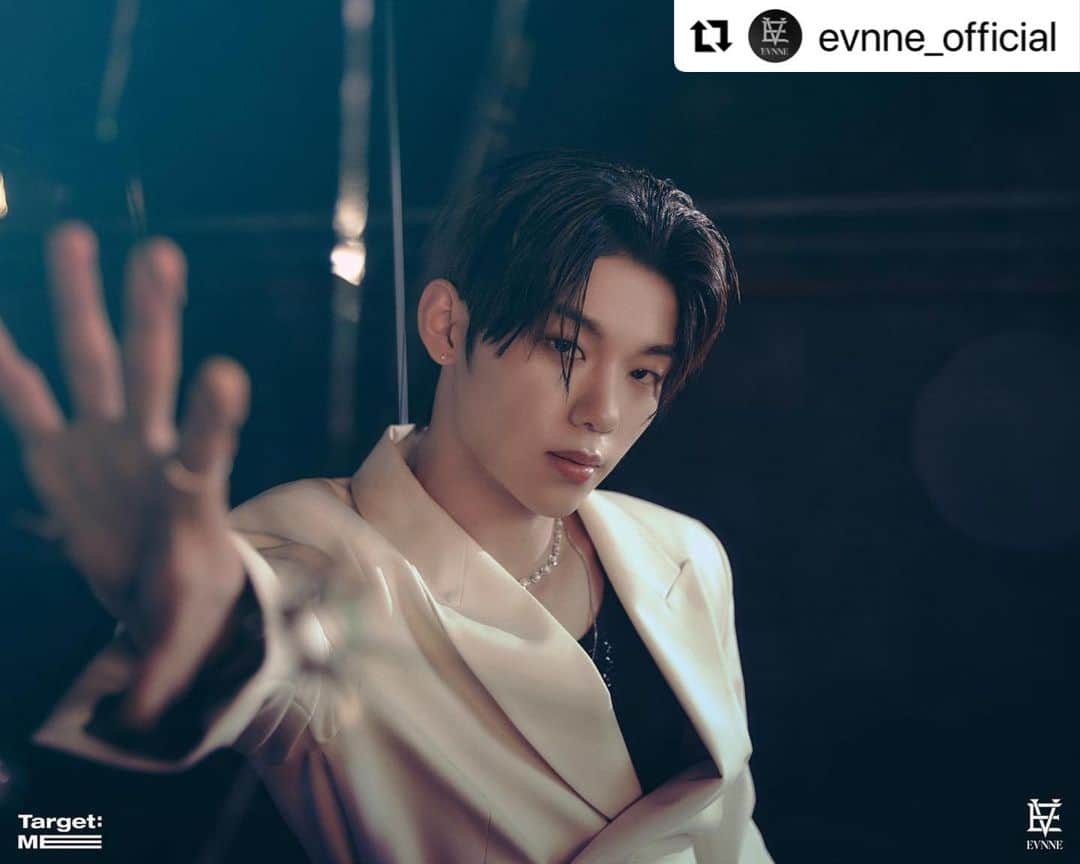 Jellyfish Entertainmentさんのインスタグラム写真 - (Jellyfish EntertainmentInstagram)「#Repost @evnne_official with @use.repost ・・・ EVNNE 1st Mini Album [Target: ME] 🔫  Concept Photo #이정현 #LEEJEONGHYEON  #EVNNE #이븐 #Target_ME #20230919_6PM」9月8日 0時03分 - jellyfish_stagram