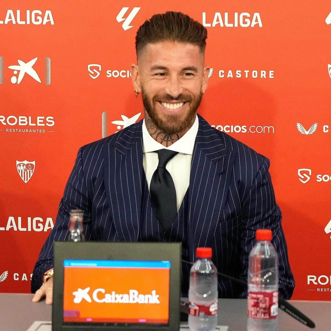 セルヒオ・ラモスのインスタグラム：「Gracias a todas las personas que han hecho posible que se cumpla el sueño de volver a casa. @sevillafc 🤍❤️」