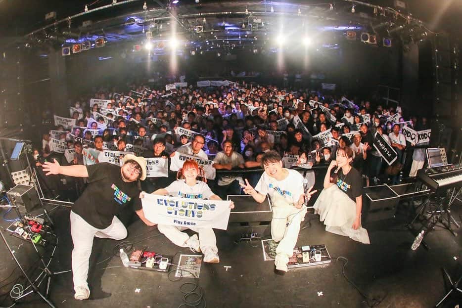 Play.Gooseさんのインスタグラム写真 - (Play.GooseInstagram)「Play.Goose "Live" Tour 2023『Evolutions Story[s]』ファイナル東京公演。最高のフィナーレありがとうございました！  そして、7カ所14公演無事完走できました。皆さんに感謝です。  進化と冒険の旅はまだまだ続きます！  12月開催。追加公演お楽しみに！！  ▶️https://t.livepocket.jp/t/pg_sevenpartys  #PlayGoose  photo by @maminait」9月8日 0時18分 - playgoosejp