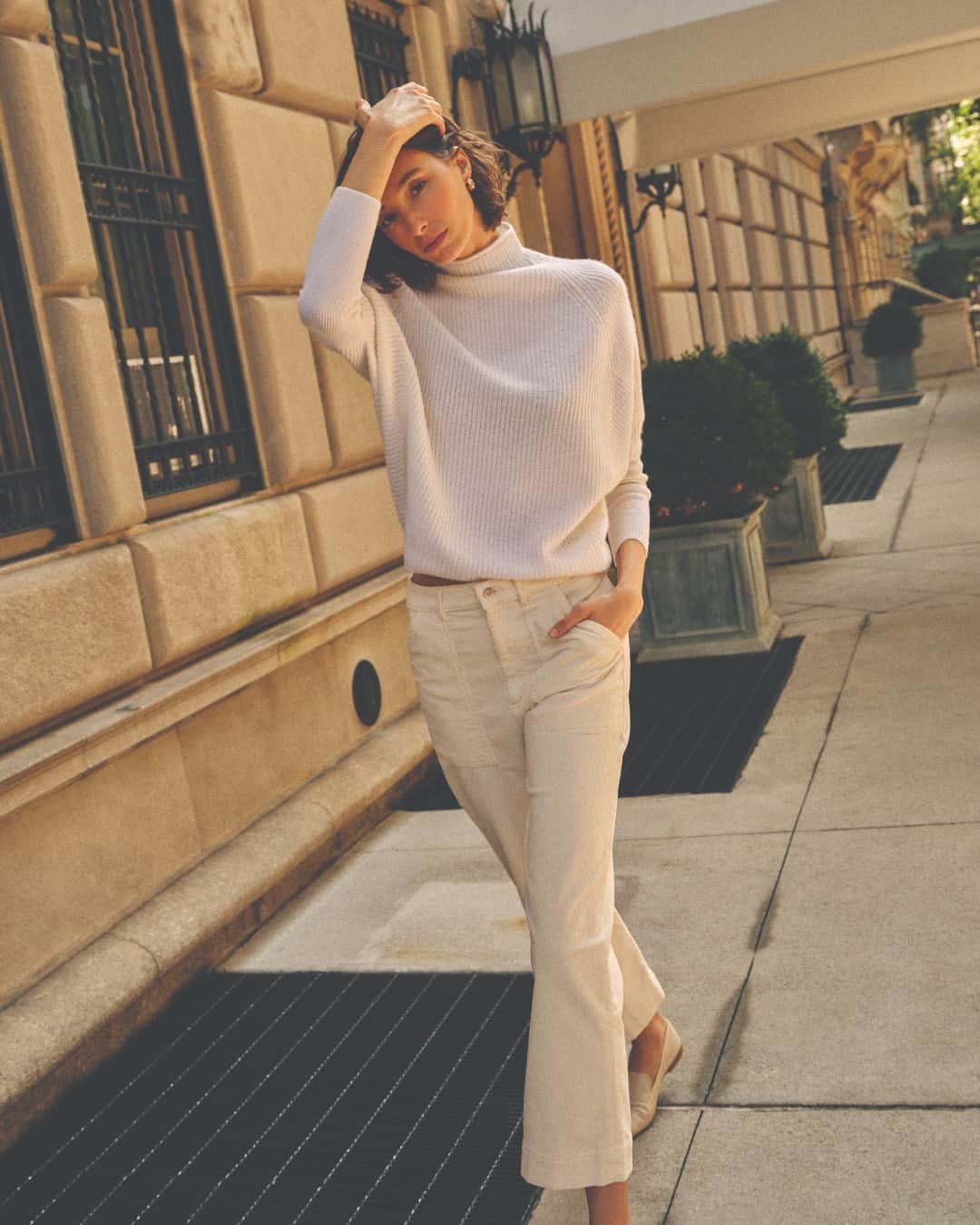 Club Monacoのインスタグラム：「On the go and chic while doing it. Cashmere is always the perfect touch. ✨」
