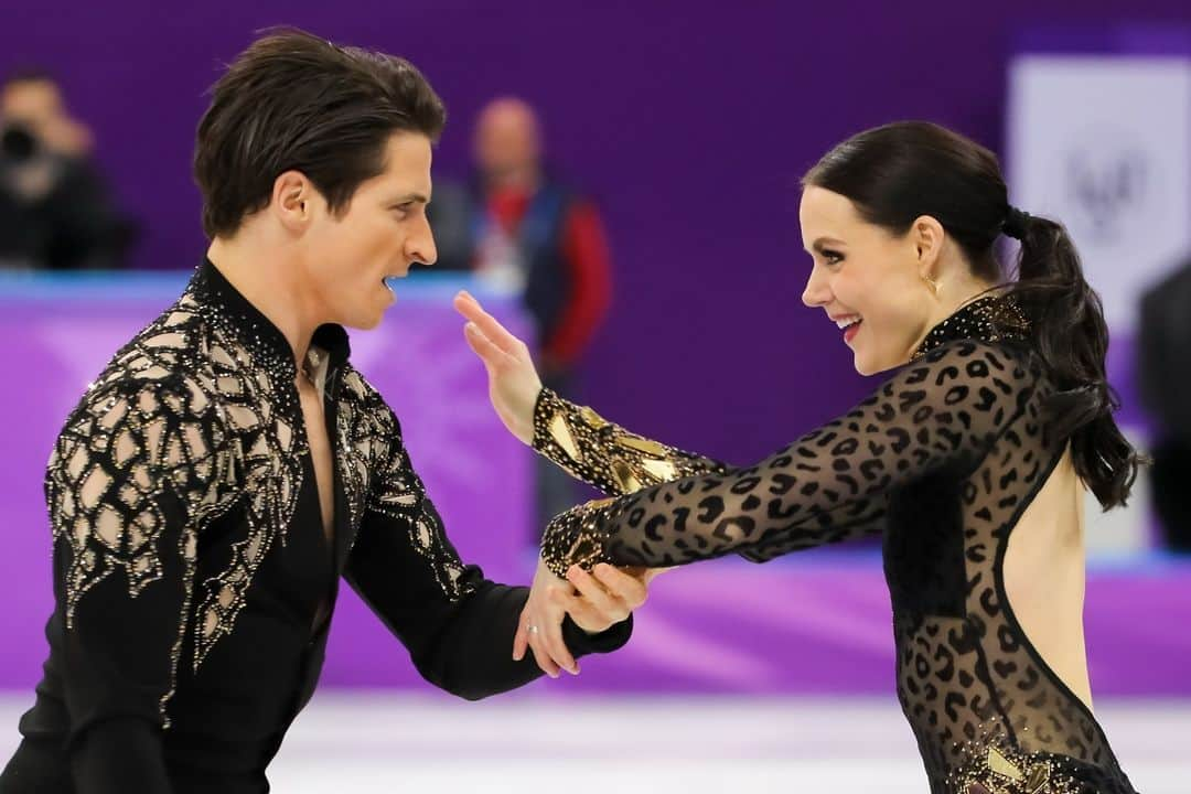 Skate Canadaさんのインスタグラム写真 - (Skate CanadaInstagram)「Congratulations to two-time Olympic champions @tessavirtue17 & @scottmoir14 on being named to Canada’s Sports Hall of Fame 👏 _______________  Félicitations aux champions olympiques @tessavirtue17 & @scottmoir14 pour leur nomination au Panthéon des sports canadiens 👏」9月8日 0時30分 - skate_canada