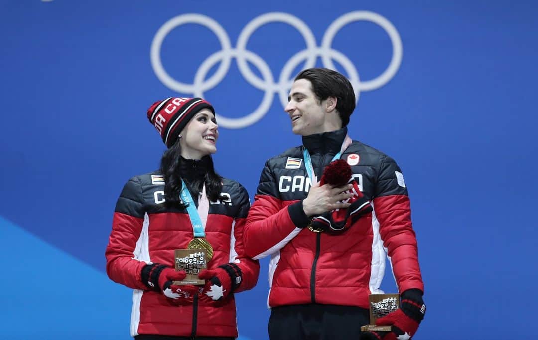 のインスタグラム：「Congratulations to two-time Olympic champions @tessavirtue17 & @scottmoir14 on being named to Canada’s Sports Hall of Fame 👏 _______________  Félicitations aux champions olympiques @tessavirtue17 & @scottmoir14 pour leur nomination au Panthéon des sports canadiens 👏」