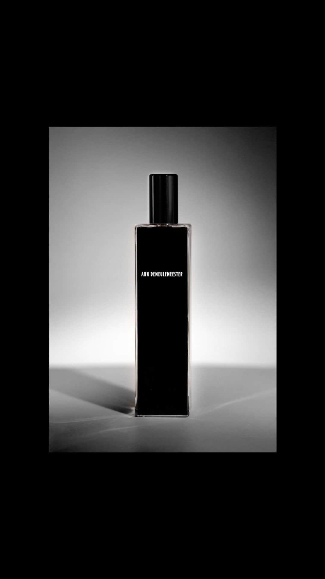 アン ドゥムルメステールのインスタグラム：「The elemental fragrance of Ann Demeulemeester centres around the cypher A, the designer’s initial and the first letter of the alphabet. A symbol founded in core and constancy, it is employed to signify the essence of an expression: a visual and emotional language distilled into a singular genderless parfum.  Crafted personally by Ann Demeulemeester through a lifelong instinctive study of notes and associations, the fragrance transmits the poetic purity and structural serenity of the designer’s enduring oeuvre. It is a unique and intriguing composition embodied by the primordial and mysterious obscurities of nature.  Created from instinct, it is a beguiling fragrance refined from ingredients in their rarest, purest form. This perfume was created from essential oils derived from the cold pressing of the finest quality of natural, raw materials. #AnnDemeulemeester」