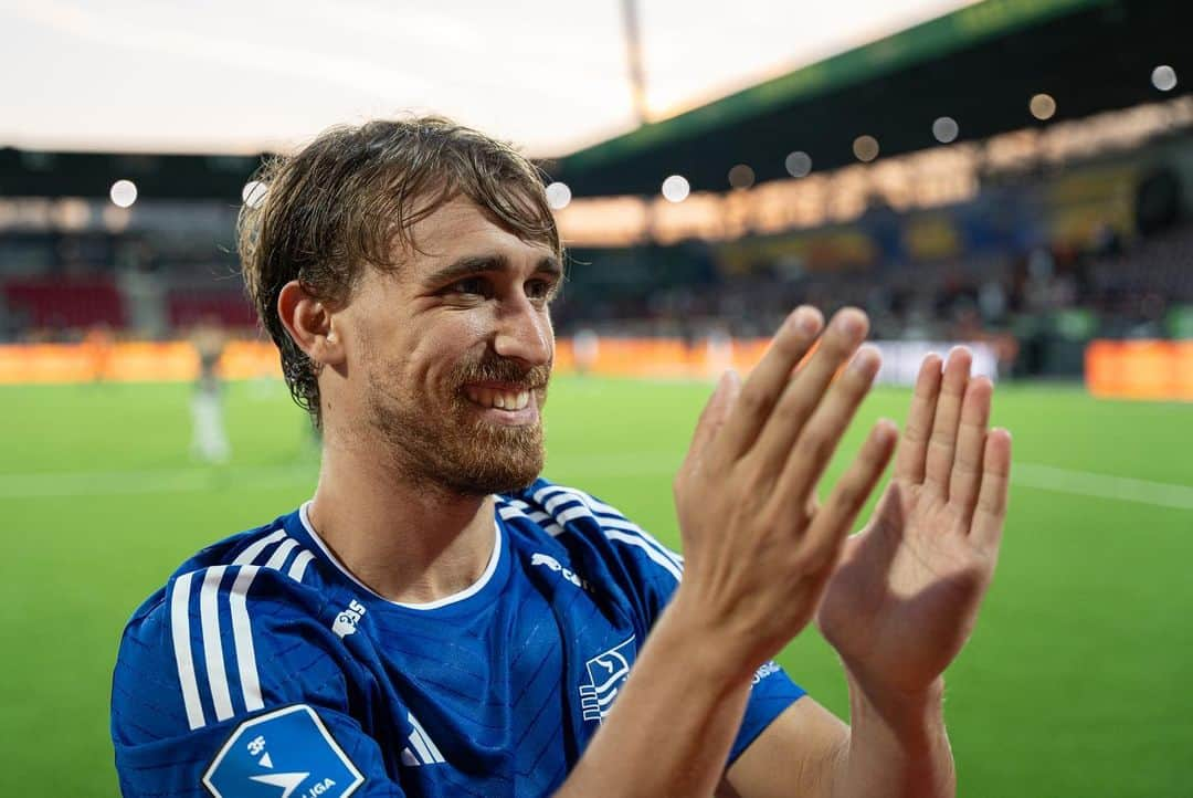 マルク・ムニエッサさんのインスタグラム写真 - (マルク・ムニエッサInstagram)「To the next round🏆💙⚽️」9月8日 0時48分 - muniesa