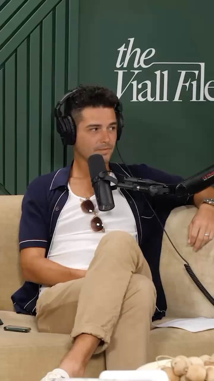 ニック・ビオールのインスタグラム：「Wells Adams joins the @viallfiles!  Link In BIO FOR FULL EPISODE」
