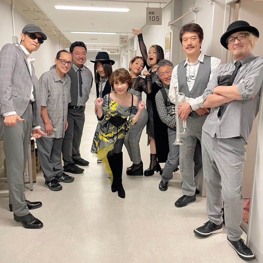 伊藤蘭のインスタグラム：「🎶 名古屋公演、 楽しかったです😍 沢山のご声援、 美しいペンライトのきらめき✨ しっかり受けとめました❣️ ありがとうございました😊 ⁡ 【コンサート・ツアー🎤】 伊藤 蘭 50th Anniversary Tour ～Started from Candies～ https://www.diskgarage.com/feature/ito-ran (このInstagramのプロフィールのURLよりご覧頂けます) ⁡ #伊藤蘭 #ランスタグラム #コンサートツアー #50thAnniversaryTour🎤 #StartedfromCandies✨ #佐藤準 Keybords #そうる透 Drums #是永巧一 Guitar #笹井BJ克彦 Bass #鈴木正則 Trumpet #竹野昌邦 Sax #notch Percussion #渡部沙智子 Chorus #高柳千野 Chorus #ゆかいな仲間たち #3rdAlbum💿 #LEVEL9.9 #レベルナインポイントナイン #名古屋公演 #9月7日木曜日 #愛知県芸術劇場大ホール #有難うございました😊 #おやすみなさい💤」