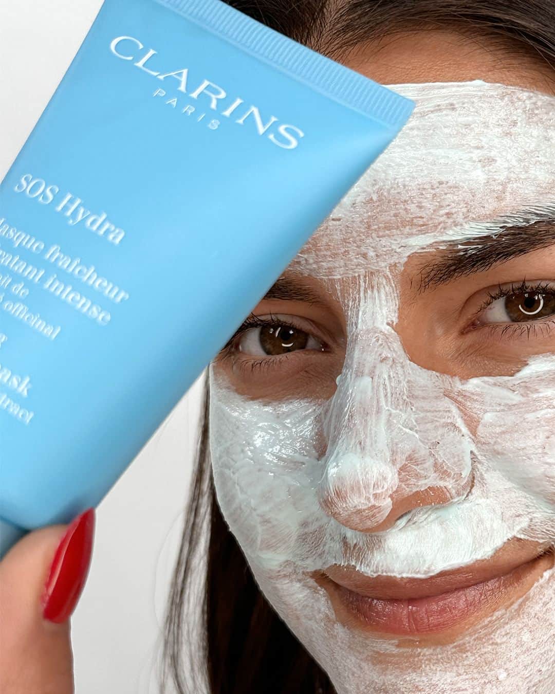 Clarins Canadaさんのインスタグラム写真 - (Clarins CanadaInstagram)「Mask therapy! If you need instant skin results, reach for the dedicated Clarins face mask: ✨ SOS Comfort to soothe dry skin ✨ SOS Hydra to boost hydration ✨ SOS Pure to fight imperfections __________ Thérapie de masque ! Si vous avez besoin de résultats instantanés pour votre peau, optez pour les masques visage de Clarins : ✨ SOS Comfort pour apaiser la peau sèche ✨ SOS Hydra pour un boost d'hydratation  ✨ SOS Pure pour combattre les imperfections . . . #Clarins #FaceMask #Mask」9月8日 1時00分 - clarinscanada