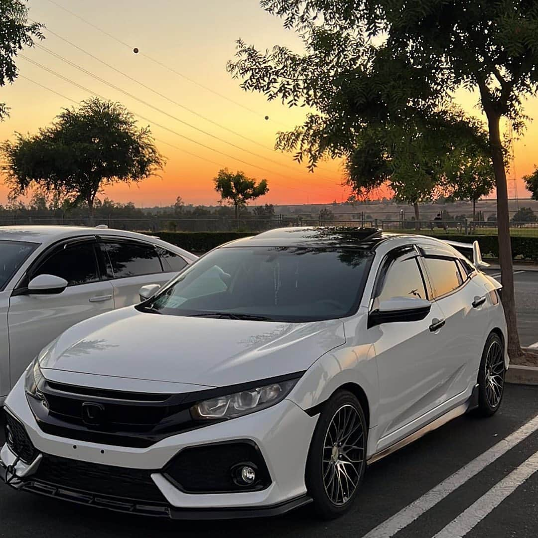 ホンダさんのインスタグラム写真 - (ホンダInstagram)「Raise your hand if you had the best summer ever in your Honda! 🙋🙋🙋 Thanks for sharing your #HondaLove.」9月8日 1時00分 - honda