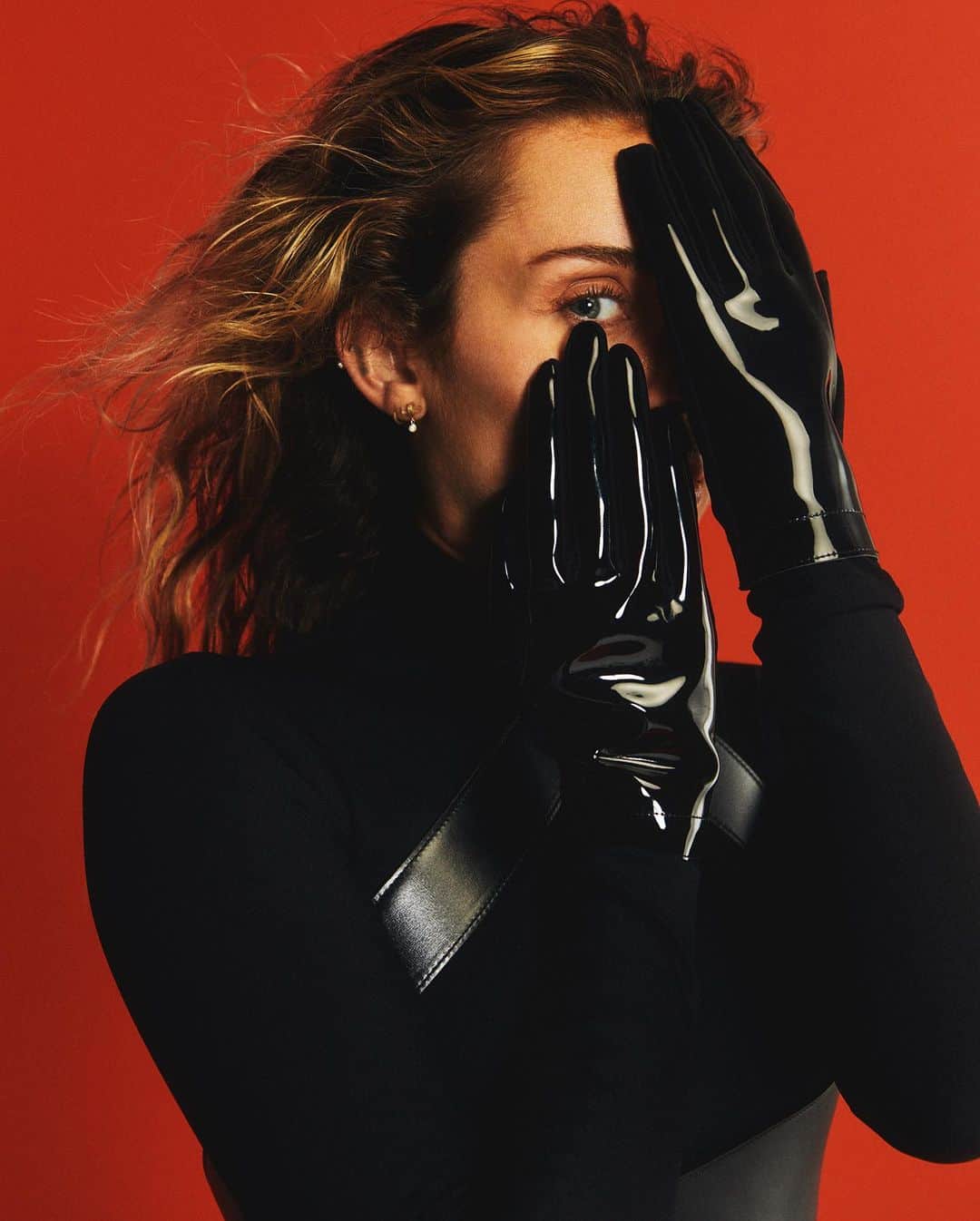 マイリー・サイラスのインスタグラム：「Today my #UsedToBeYoung Tik Tok series came to an end. The journey is far from over & I’m looking forward to sharing my life with you through music in this next chapter. Thank you for your support over the years. Let’s continue to grow together. Love always, Miley」