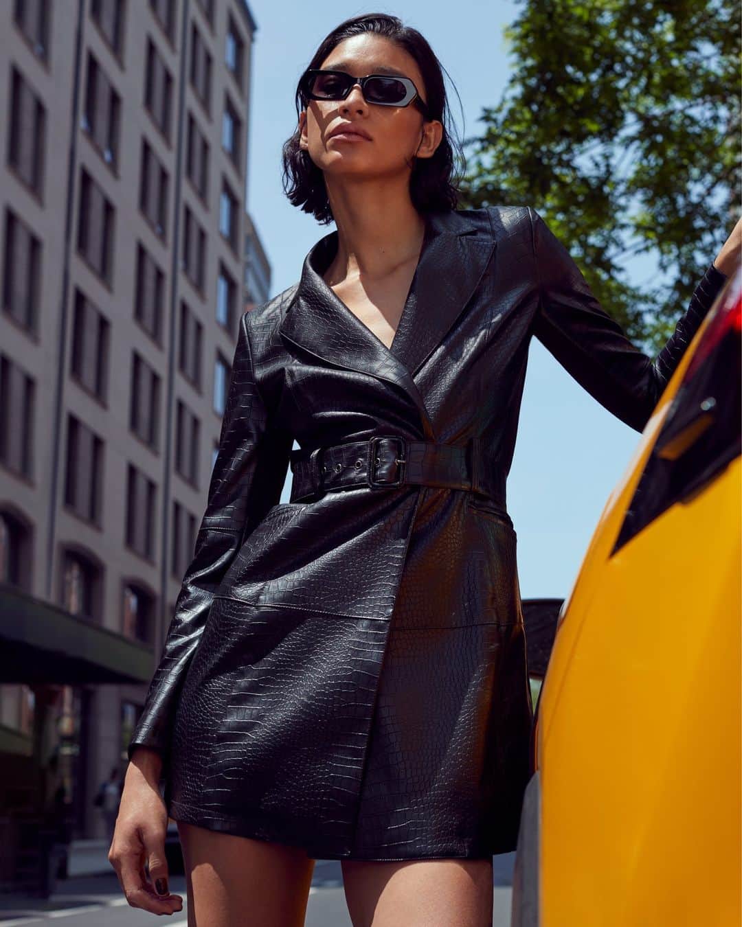 Bloomingdale'sのインスタグラム：「Pulling up to Fashion Week like ☝️🖤 🕶️ We’re so ready to kick off a new season of style straight from #NYFW! New looks. New trends. New brands. New everything! We seriously can't wait to share it with all of you this month. Stay tuned!」
