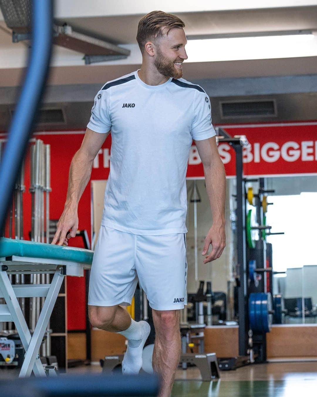 シルヴァン・ヴィドマーさんのインスタグラム写真 - (シルヴァン・ヴィドマーInstagram)「The desire to rejoin my teammates on the pitch pushes me in my daily gym routine! 💪 #almostthere #sile #mainz05」9月8日 1時05分 - silvanwidmer