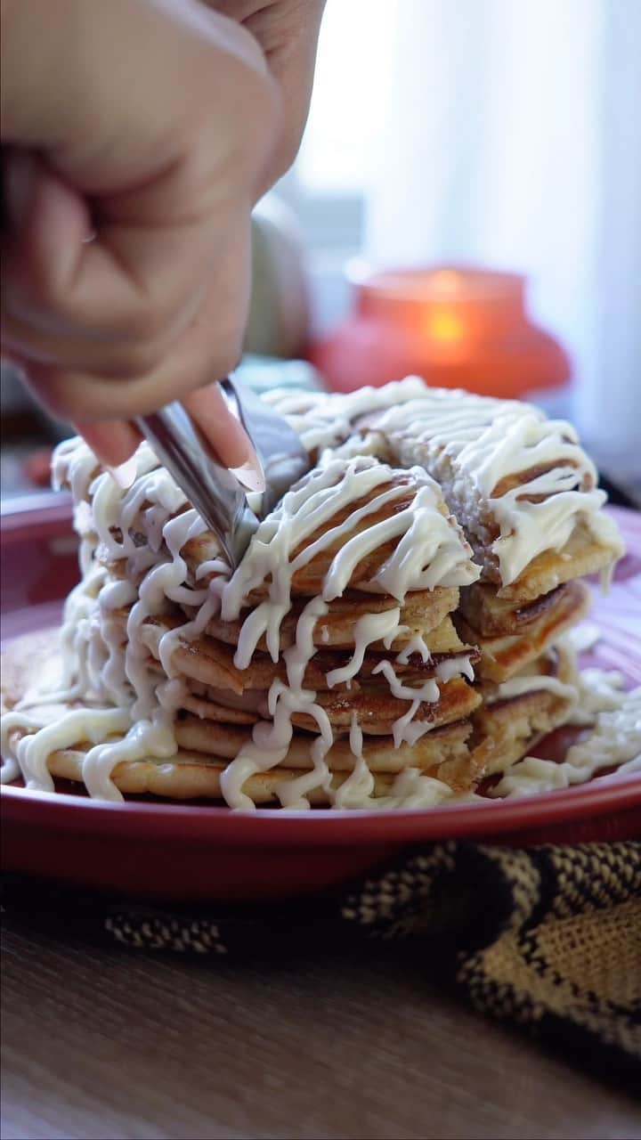 Wal-Mart Stores, Incのインスタグラム：「When your first breakfast of fall is *technically* a dessert??? @mariellamahal #FallisComing #FallBreakfast  Batter ingredients: Dry ingredients 1.5 cup flour 2 Tbsp. sugar 1 Tbsp. baking powder 1/2 tsp salt Wet ingredients 1 egg (whites & yolk separated) 1.25 cup whole milK 4 Tbsp. melted butter or oil 1 Tbsp. vanilla extract  Cinnamon sugar swirl ingredients: 1/3 cup melted butter 1/3 cup sugar 1/3 cup brown sugar 1 Tbsp. cinnamon 1 tbsp. batter  Cream cheese glaze ingredients: 4 tbsp. butter room temperature 2 oz cream cheese  1.25 cup powdered sugar 1 tsp vanilla extract」