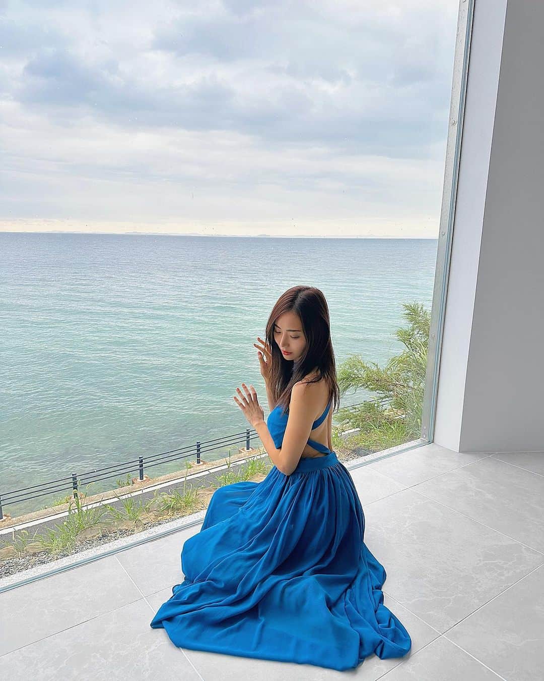 のインスタグラム：「@private_villa_s._   淡路島旅行💙 楽しみにしてたので 痩せて嬉しい💙  #ボディメイク #自分磨き #トレーニング女子 #筋トレ女子 #パーソナルトレーニング #アラサー美容 #体重公開 #体重公開ダイエット#体脂肪率減らしたい #体脂肪率 #レコーディングダイエット #ダイエット記録 #ダイエッターさんと繋がりたい  #ダイエット宣言 #ダイエット #ベストボディジャパン #美容医療好きな人と繋がりたい #美容医療好き　#アンチエイジング  #アラサー女子 #アラサーファッション」