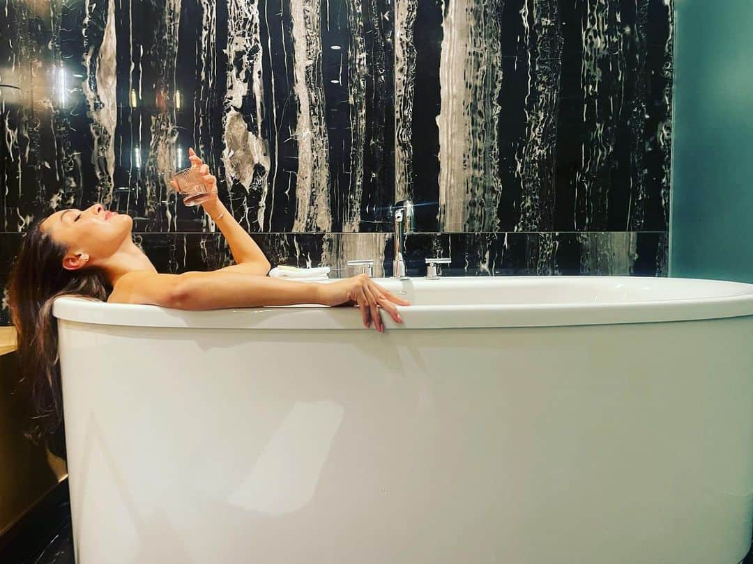 リンジー・モーガンさんのインスタグラム写真 - (リンジー・モーガンInstagram)「Me after the Bach  @jwmarriottvan」9月8日 1時33分 - linzzmorgan