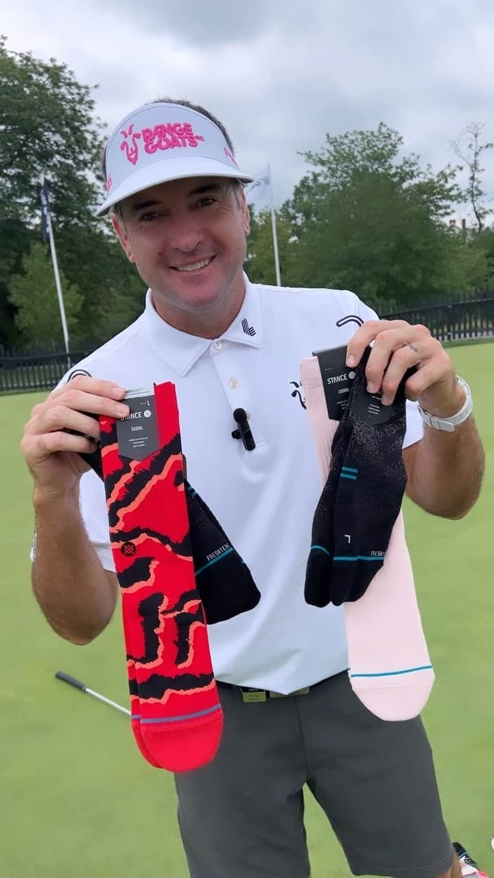 バッバ・ワトソンのインスタグラム：「Keep what you hit. 🎯🧦⛳️  We had some fun challenging #punksandpoets @bubbawatson to grab our latest casuals and FreshTek™ line. It may have been a bit too easy for the Icon.🏌️‍♂️  #stitcheddifferent #stancesocks #golf」