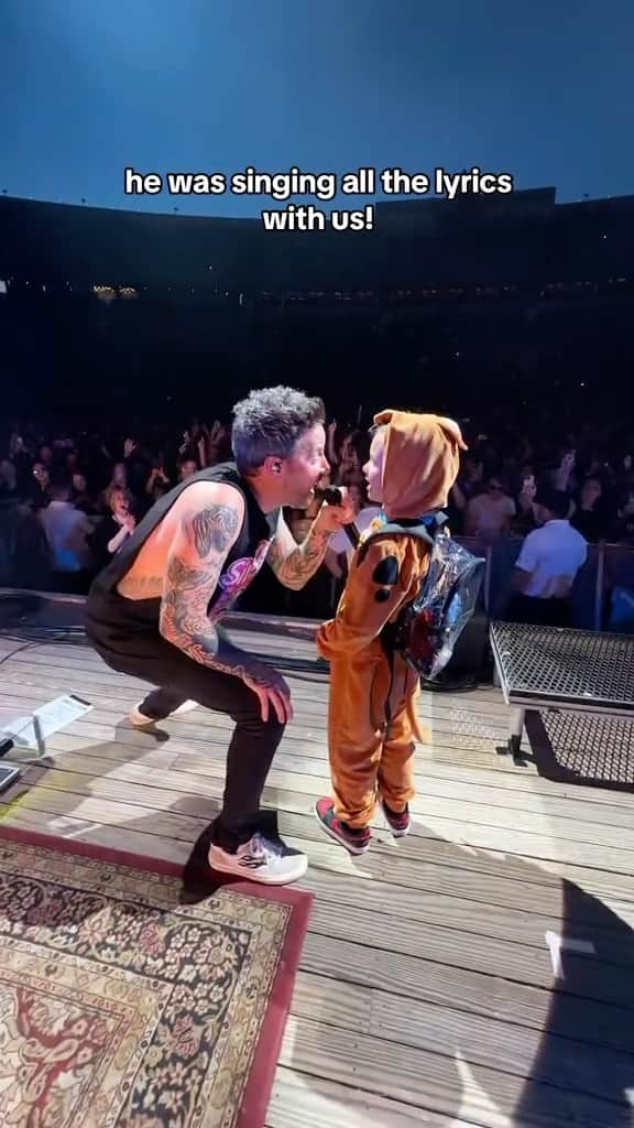 Simple Planのインスタグラム：「Great parents make sure their kids know Simple Plan 😉🫶  #scoobydoo #poppunk #simpleplan #concert」