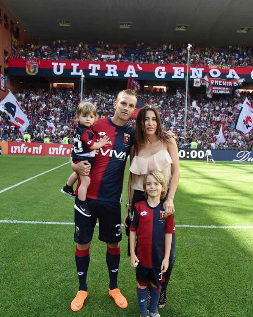 ルカ・リゴーニのインスタグラム：「Buon compleanno @genoacfc, ad altri 130 di questi anni🔴🔵  #Genoa130」