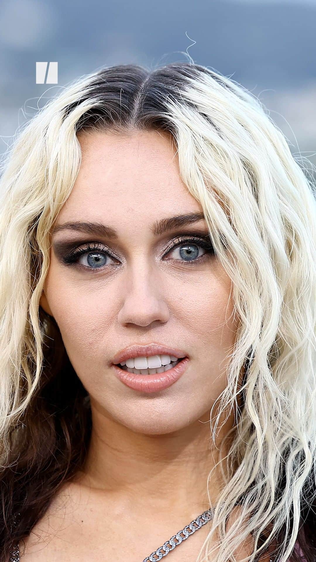 のインスタグラム：「Miley Cyrus is opening up about the moment she knew her marriage to Liam Hemsworth was over.  The singer, who was in an on-and-off relationship with “The Last Song” actor for a decade, said the decision occurred when she performed at the Glastonbury Festival in England in June 2019.  “Me and Liam’s commitment to being married just really came from ― of course ― a place of love first because we’d been together for 10 years,” Cyrus explained in her ongoing TikTok series, which she is using to promote her latest single.」