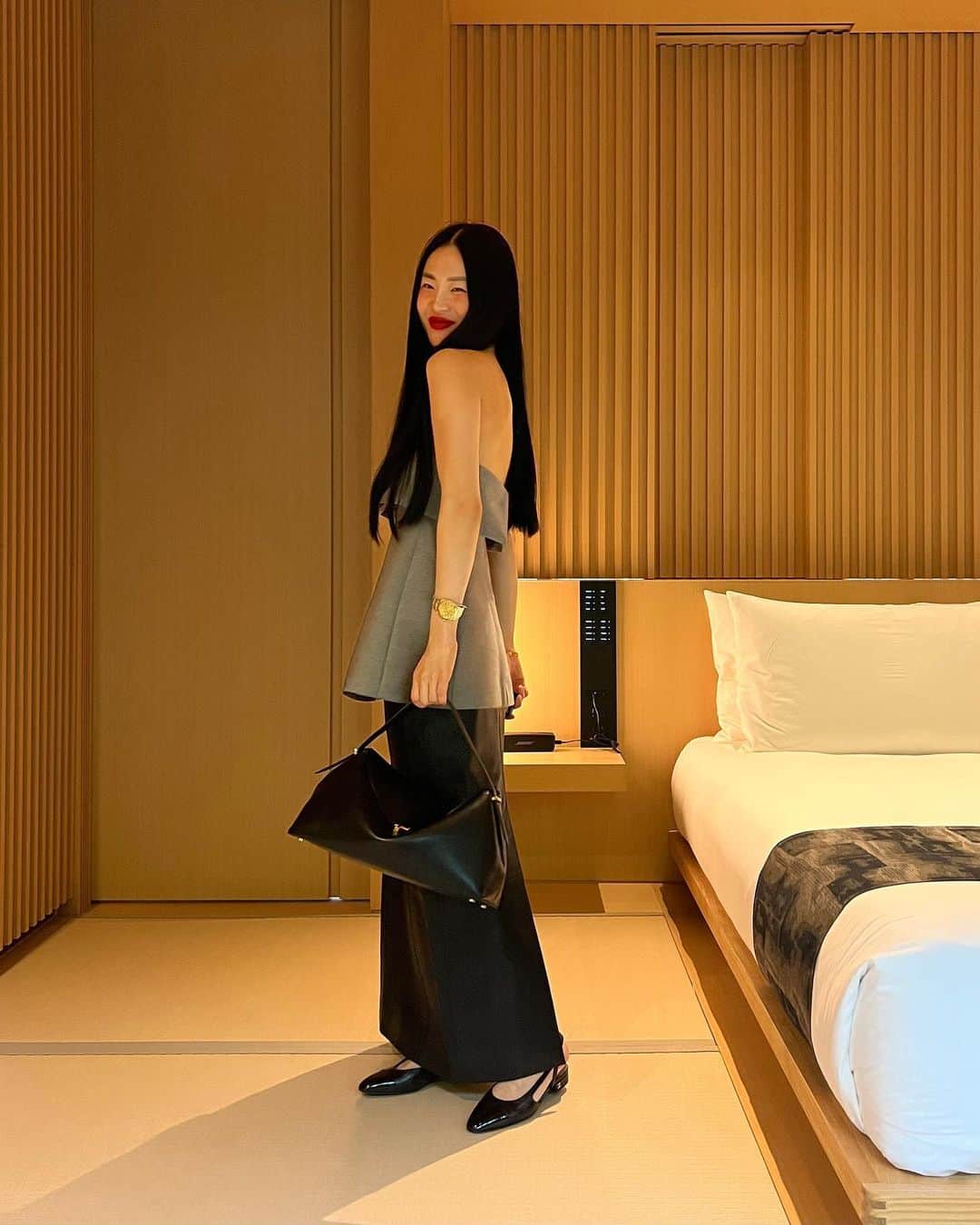 NATALIE LIAOさんのインスタグラム写真 - (NATALIE LIAOInstagram)「I purchased these Margiela tabis specifically for my Japan trip. I always love to purchase 2-3 new pieces for each major trip. Doing this ties my trip memories to these pieces and it gives me so much joy. The pieces I often buy for these trips have been items I’d been eyeing for awhile so it feels like a very intentional purchase for me. This is one of the ways I add new investment pieces into my wardrobe. Do you also do this?  Also, Japan has my heart ♥️♥️♥️  #kyotojapan #kyototravel #amankyoto #japantrip #summerinjapan」9月8日 1時44分 - fongminliao