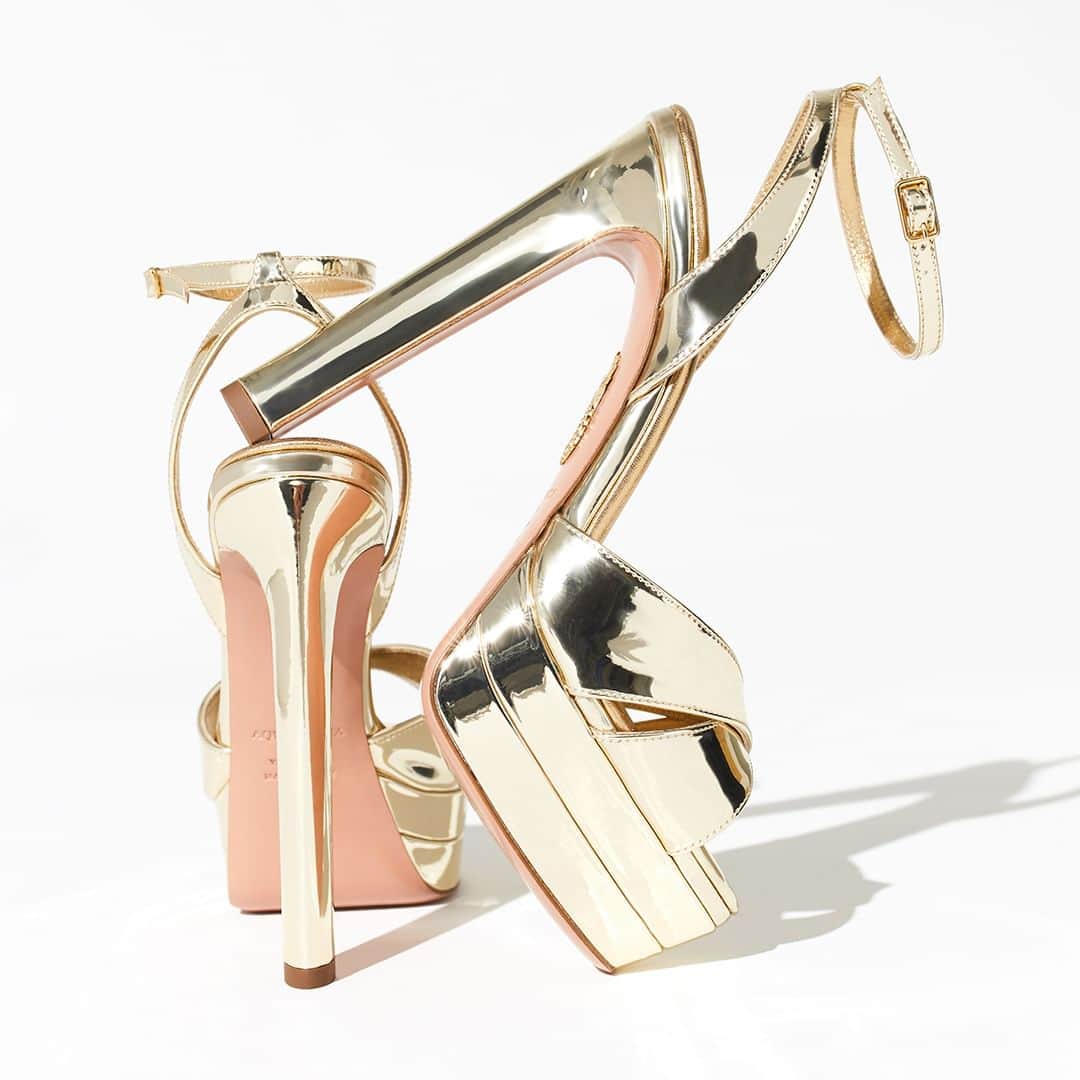 Aquazzuraのインスタグラム：「Minimalist statement-maker. Divine Sandal Plateau 130 gives the classic platform silhouette a shimmering look – dripping in gold   #AQUAZZURA  #AQUAZZURASandals」