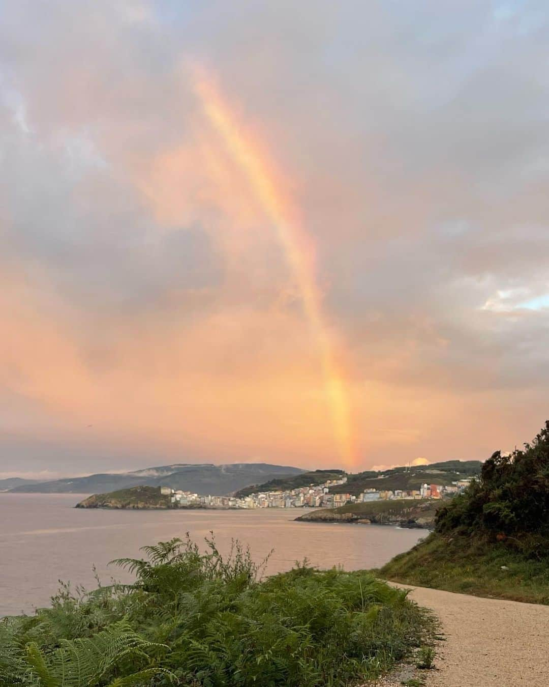 ローラ・マリノさんのインスタグラム写真 - (ローラ・マリノInstagram)「A U G U S T 🌈 (Sans filtre)  1. Des fois ça va, des fois ça va moins bien, et c’est okay ✅ 2. Pour se rappeler que le soleil revient tjs après la pluie, et souvent ça fait des arcs en ciel 🌈  3. The only life I want  4. Con pimientos por favor 🫑 5. La vraie vie 🚐  6. La sécurité c’est important ⛑ 7. Beaucoup d’amour 🏄🏼‍♀️  8. Beaucoup d’eau dans le nez et de sable dans les cheveux en vérité  9. Ma Safe place  10. Mais avec chocolat 🍫 (été comme hiver on rigole pas avec ces choses-là)   Et vous votre mois d’août, en un mot c’était comment ? 😘  #august #travel #vanlife #travelsolo #adventure #summer #livingoutside #van #exploring #freedom」9月8日 2時01分 - _lauramarino