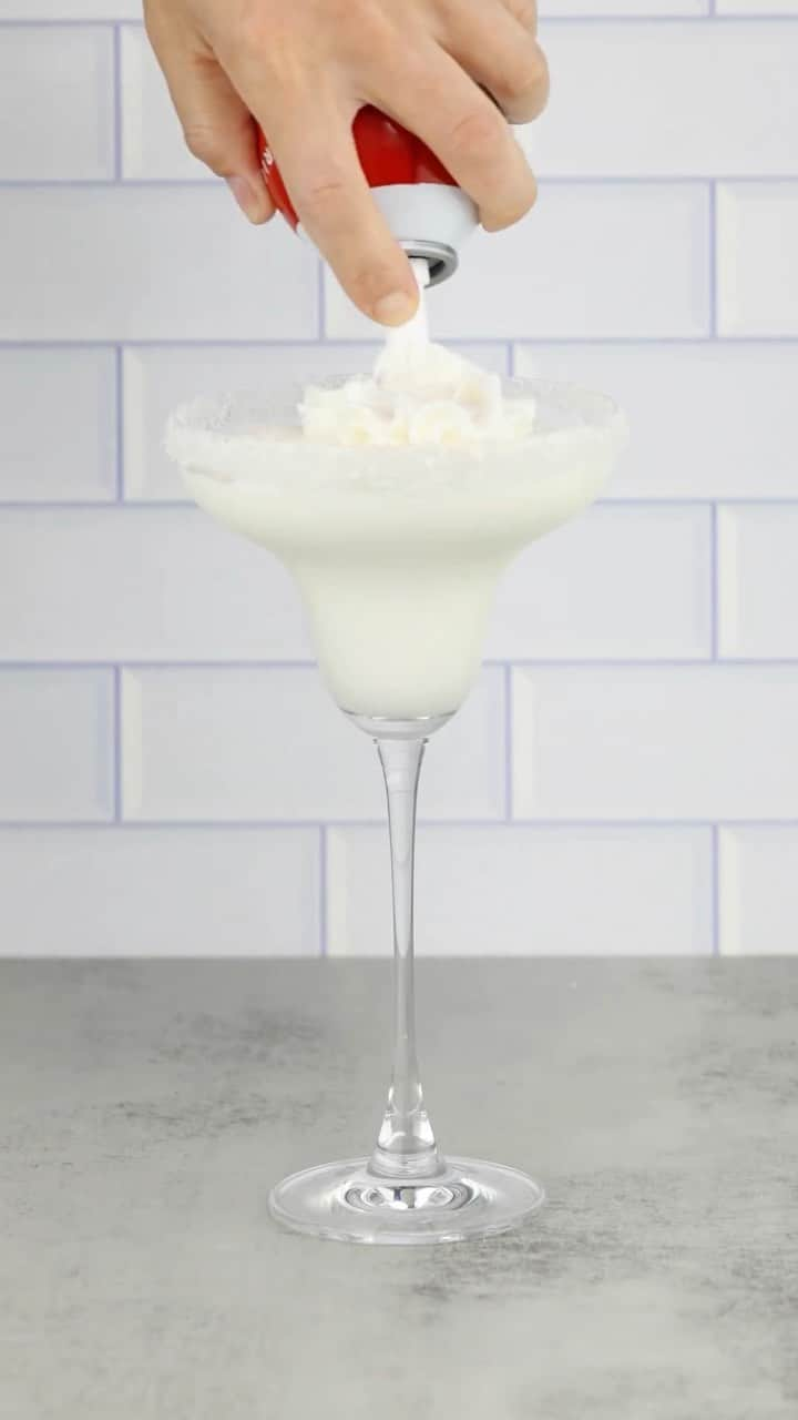 コールド・ストーン・クリーマリーのインスタグラム：「Marg our words: our Sweet Cream Ice Cream Margarita is sub-lime! Watch how to make this delicious recipe. 😍🍹  🥃 2 oz Tequila Blanco 🥃 2 oz Triple Sec 🍋‍💚 1 oz Lime Juice 🍦 6 oz Cold Stone® Sweet Cream Ice Cream (3 scoops) - order online & get it delivered! 🧊 1 cup Ice  ✨Blend for 25 seconds✨  Garnish with Sugar and zest of lime rim and whipped cream with lime zest!」