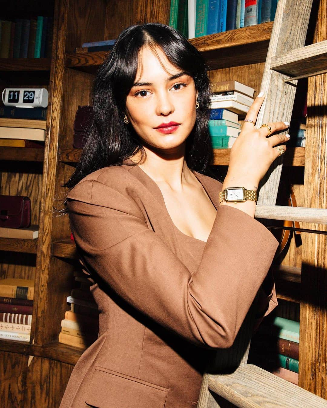 コートニー・イートンさんのインスタグラム写真 - (コートニー・イートンInstagram)「Late night book club with @fossil  #madeforthis #fossilcollective #ad」9月8日 2時14分 - courtneyeaton