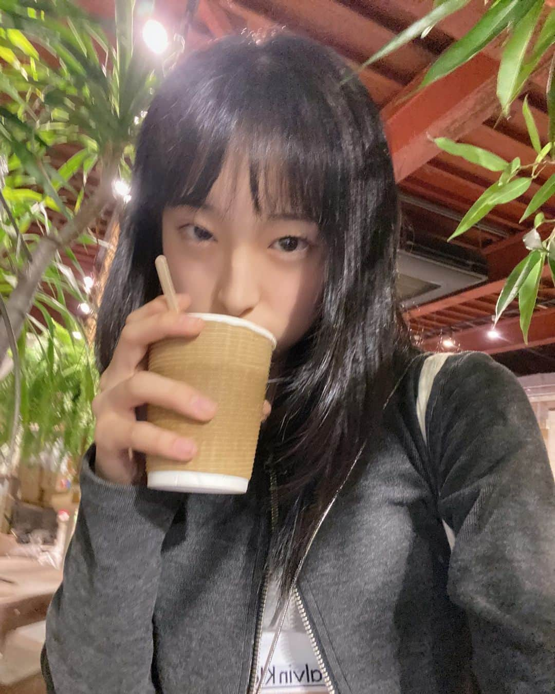 川原美咲さんのインスタグラム写真 - (川原美咲Instagram)「☕️🌱🩶 ・ ・ ・ ・ レザーミニスカート買ったので 韓国アイドル風にしてみた日 #wego  ・ カフェ巡り最高 📍ROUTEBOOKS ・ ・ ・ ・ #カフェ巡り #カフェランチ #上野カフェ #routebookscafe #routebooks #韓国アイドルファッション #kpop #kpoplook #ootd #ootdfashion #カフェ部 #カフェ活 #本カフェ #本が読めるカフェ #カフェタイム #wego #カルバンクライン #kpopfashion #韓国アイドル #韓国アイドルファッション #韓国ストリート #韓スト女子 #骨格ナチュラルコーデ」9月8日 2時19分 - misaki_888_sagasaikou