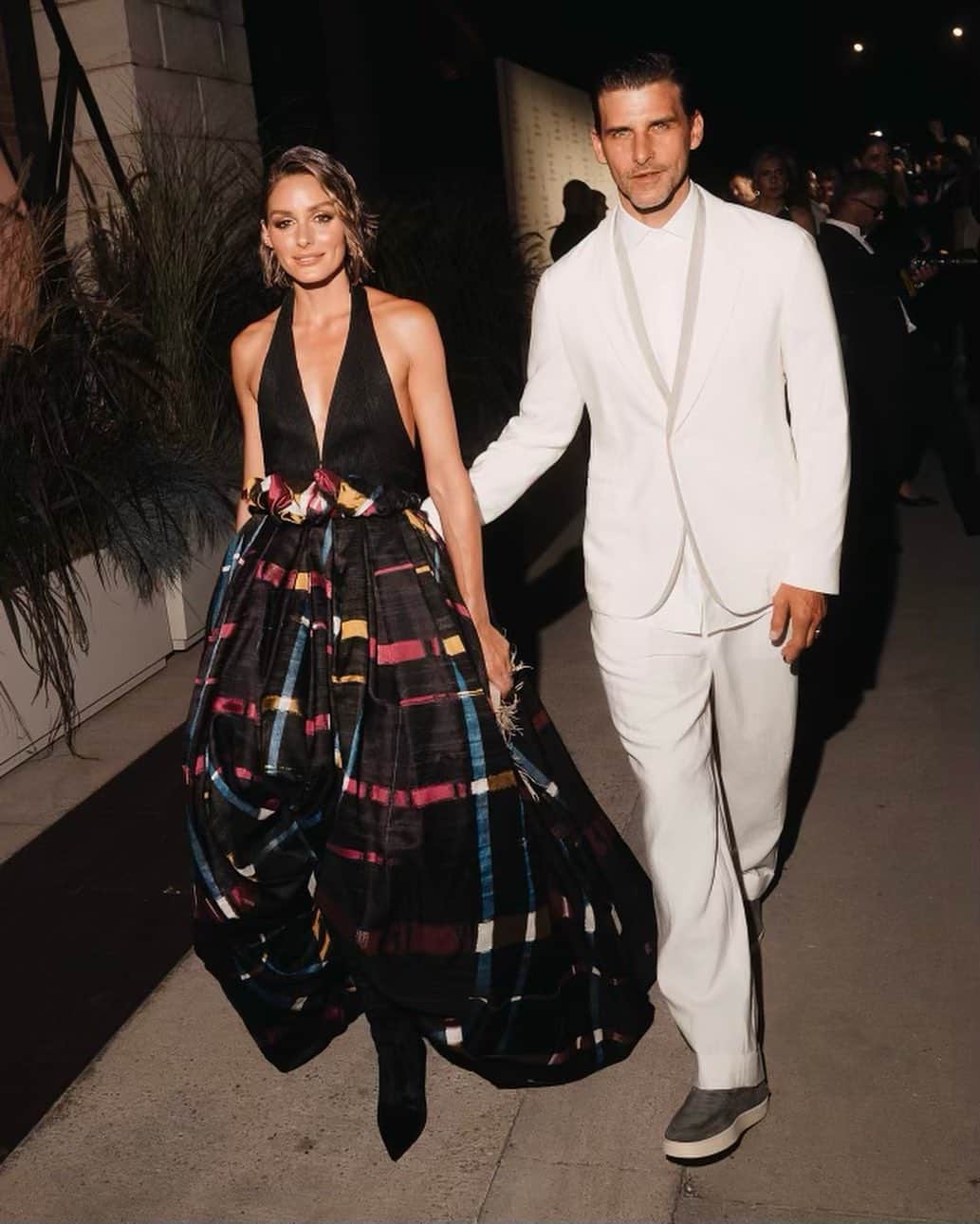 オリヴィア・パレルモのインスタグラム：「His & Hers Armani 👩🏼‍❤️‍👨🏻   In vintage @giorgioarmani Privé Spring 2013 and new @stuartweitzman boots for #GAonenightonlyVenezia 👗👢  💄: @sam_tsan for @charlottetilbury  💇🏼‍♀️: @marcoromanohairartist」