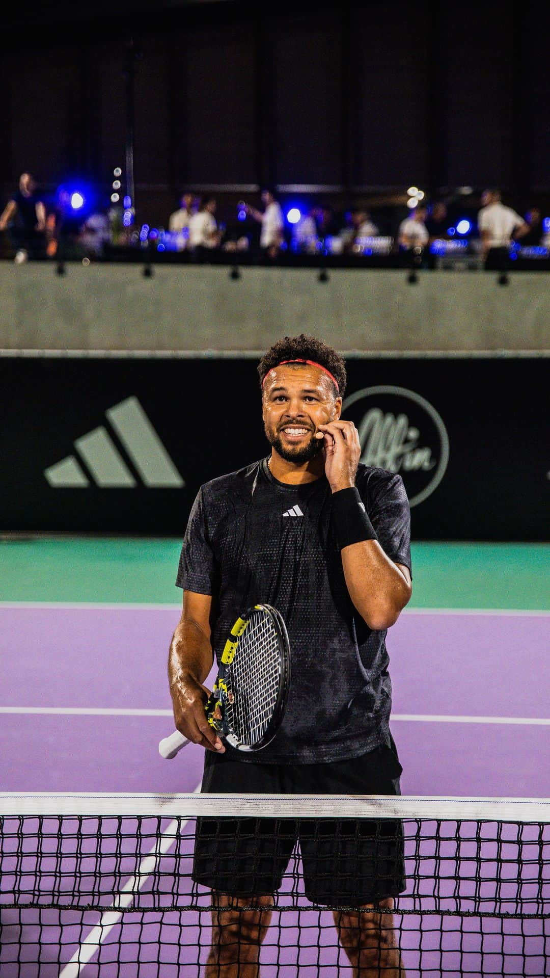 ジョー＝ウィルフリード・ツォンガのインスタグラム：「Vous les avez reconnus ? 🎾🇫🇷  A l’occasion de l’inauguration du country club hier soir, les 4 mousquetaires du tennis français ont fait le show sur le court central du complexe de l’ @olvallee !  Un match entre amis, plein de sourires et de bonne humeur !   Deux légendes du tennis @yannicknoah & @mansourbahramiofficial ont pris part à ce moment pour le plus grand plaisir de nos invités, embarqués dans ce moment magique dont on se souviendra longtemps ! 🎾  #wearetennis #tennisfrancais #tennis」