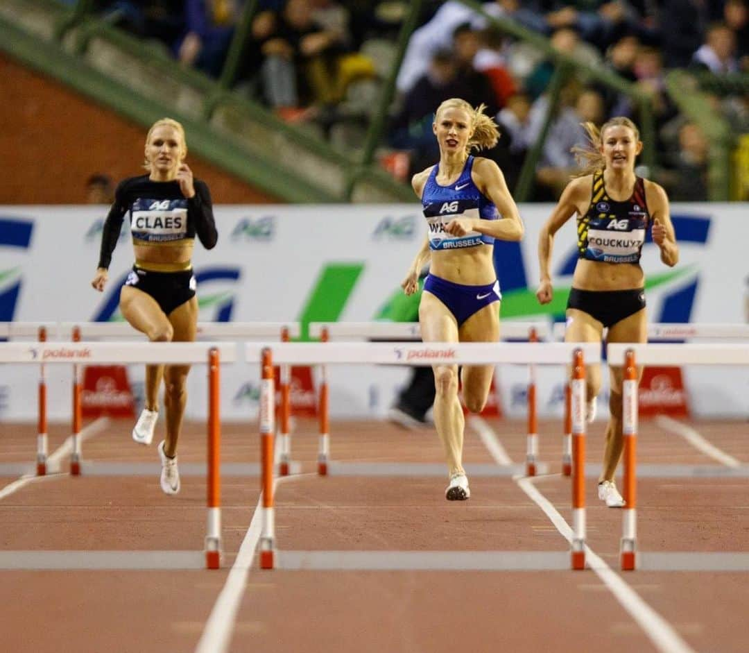 ハンネ・クレスさんのインスタグラム写真 - (ハンネ・クレスInstagram)「Throwback Thursday 😅💎 My first time ever running at the Memorial Van Damme DL was in 2012 (I’m starting to feel old). At the age of 21 I was still running the 200m. I came last in that Diamond League race but running against my idols and the best athletes in the world in front of my family and friends … it was something else… a truly unforgettable experience. 💖(btw, who remembers the 200m runners from that time?)   After that, I competed over 400m hurdles a few times with my best performance in 2018 where I came 2nd.   Can’t wait to compete here again tomorrow! I’ll be running  400m hurdles at 20h46. Hope to see you there!! 💎💎💎💎  @allianzmemorialvandamme」9月8日 2時42分 - hanne.claes