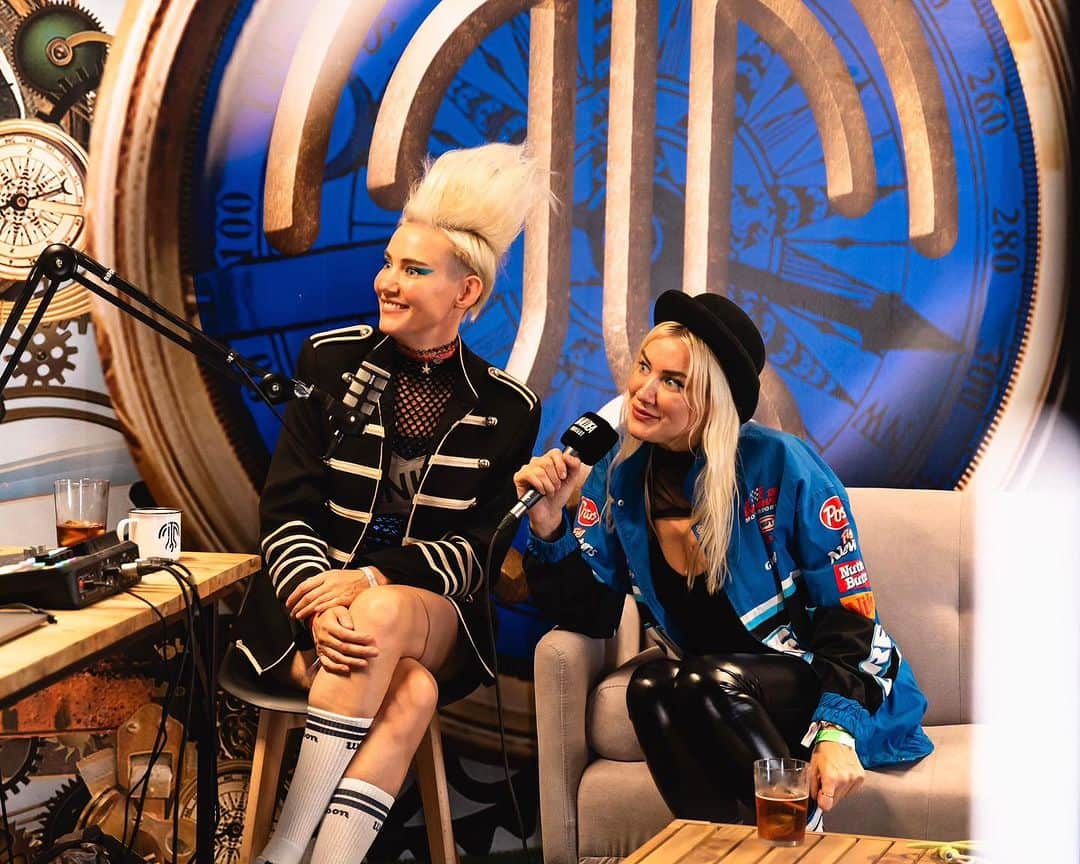 NERVOさんのインスタグラム写真 - (NERVOInstagram)「Throw us your spicy questions… we may or may not answer 🤔🎤🎤💬💬👯‍♀️✨ #tryus #askusanything #commentbelow」9月8日 2時35分 - nervomusic