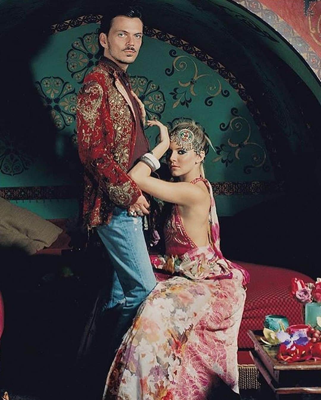 マシューウィリアムソンのインスタグラム：「RED   I was gifted this antique velvet jacket in the late 90s by Jade Jagger as she felt it would inspire me. Regardless of its condition I was mesmerised by its golden threads set against the ruby red velvet. Colour can be so powerful, emotive and even sentimental and Im sure this gift sparked my love affair with the colour red. Extract from Living Bright」