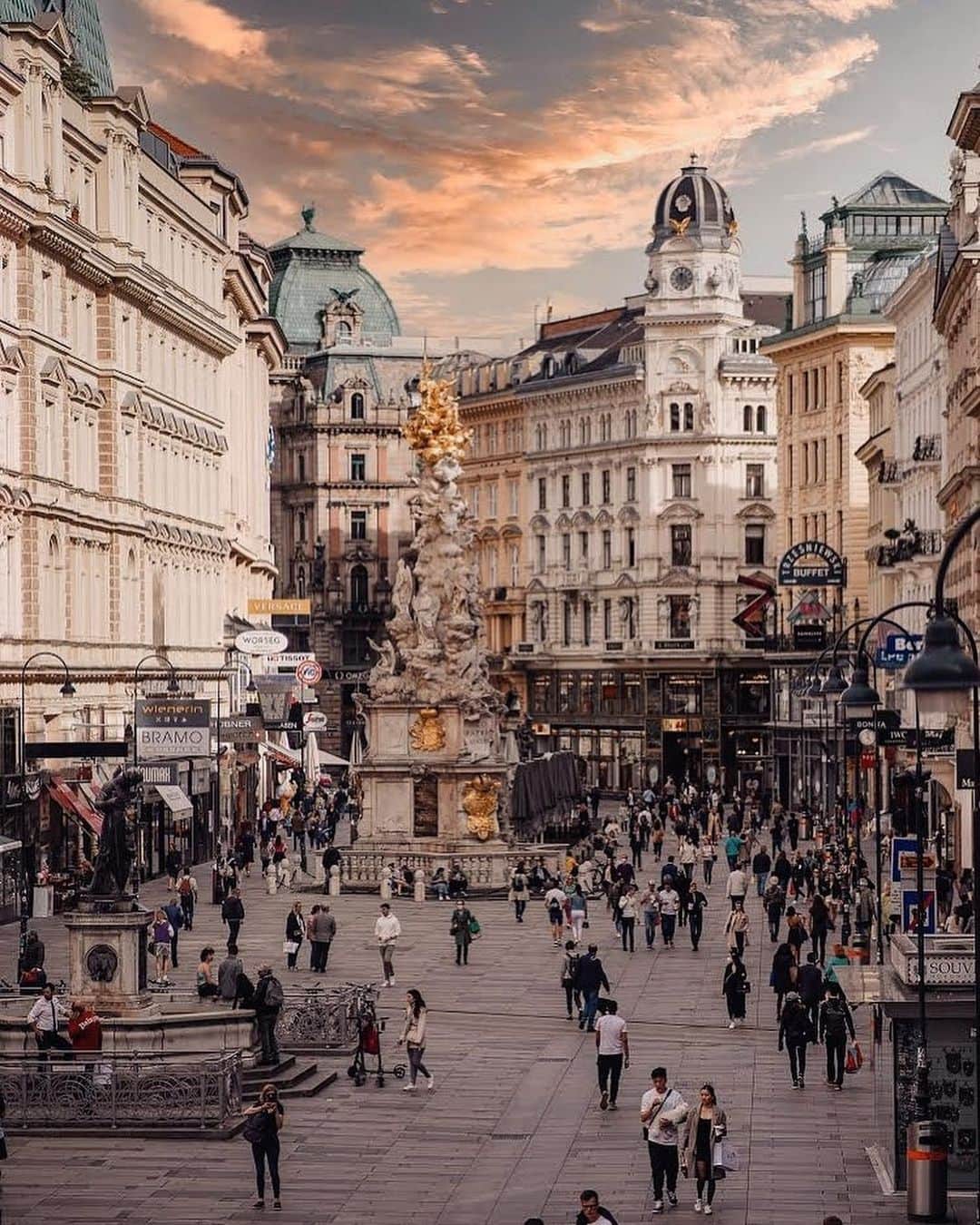 Wien | Viennaさんのインスタグラム写真 - (Wien | ViennaInstagram)「Sunset action 🌆❤️🥰 by @8thdistrictphotographer #ViennaNow  #vienna #wien #vienna_austria #vienna_city #visitvienna」9月8日 2時39分 - viennatouristboard
